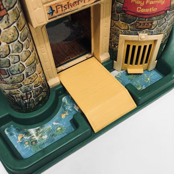 Vintage Fisher-Price Play Family Castle (1974, #993) - Picture 2 of 6